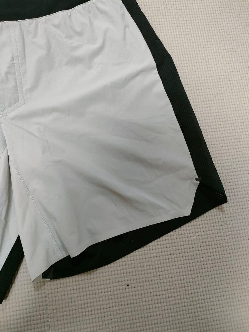 On オン　ハーフパンツ　インナーショーツ付き　ランニング